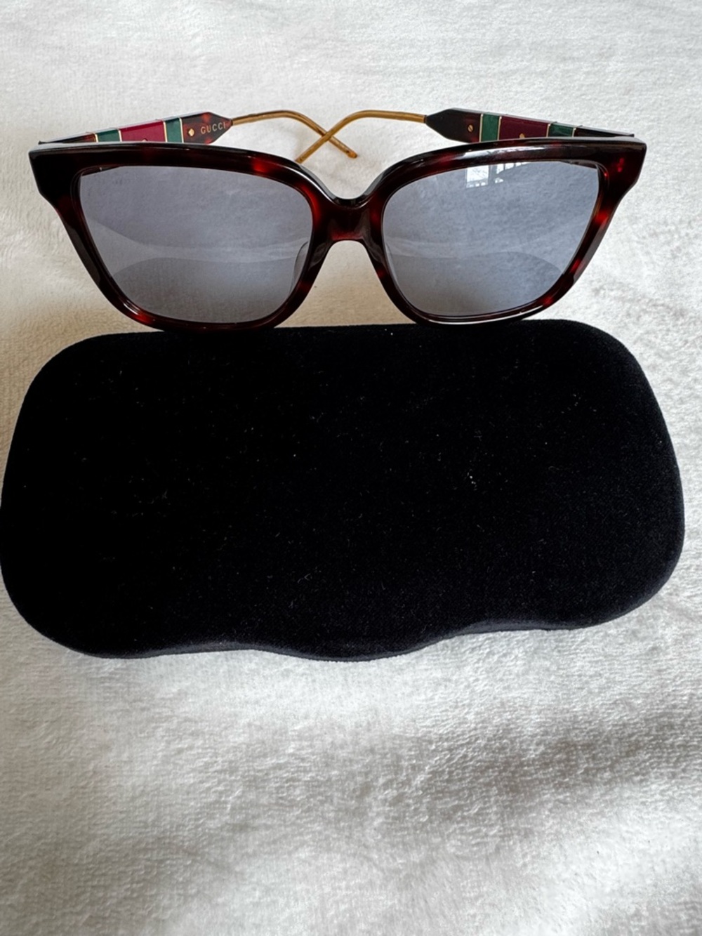 Gucci Oversized Sunglasses Tortoiseshell Red Green Stripe GG0599SA w/ Case